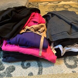 Scrubs - koi and grey’s anatomy- sold as a lot. Small tall
Pants. Medium tops